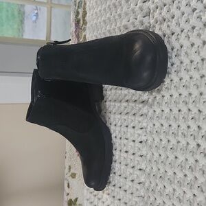 Earth origins Jordan black leather ankle boots size 6.5B women boots